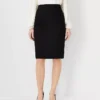 Seasonless Stretch Pencil Skirt - Tailored Knee-Length Professional Skirt