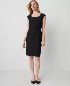 Elegant Bi-Stretch Scoop Neck Sheath Dress with Pockets - Black