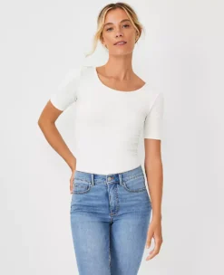 Seamless Scoop Neck Tee