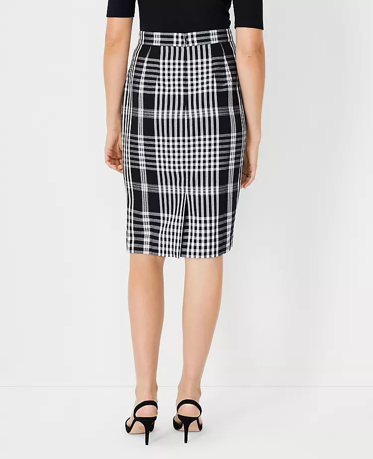 Tailored Plaid Pencil Skirt - Professional Knee-Length Office Wear 2 Tailored Plaid Pencil Skirt - Professional Knee-Length Office Wear - Image 2