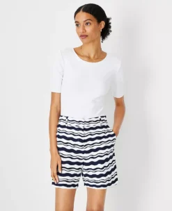 Women's Textured Metro Shorts - Sophisticated Mid-Thigh Tailored Fit