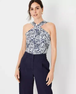 Floral Refined Stretch Crossover Shell