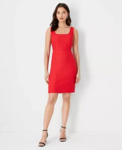 Petite Scoop Neck Sleeveless Sheath Dress for Work