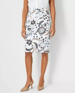 Tailored Petite Floral Pencil Skirt for Professional Workwear