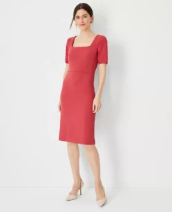 Petite Scoop Neck Short Sleeve Sheath Dress for Professional Workwear
