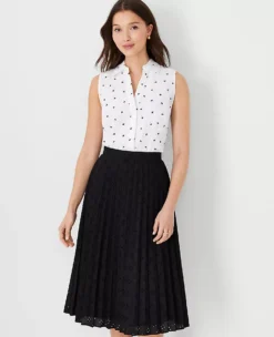 Petite Floral Sleeveless Work Shirt - Slim Fit Button Down