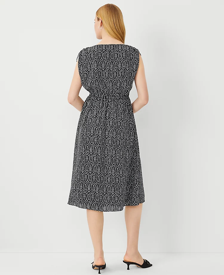 Petite Black Sleeveless Geometric Print Sheath Dress 2 Petite Black Sleeveless Geometric Print Sheath Dress - Image 2