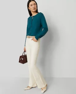 Women's Petite Ivory Mid-Rise Bootcut Jeans with Sculpting Stretch