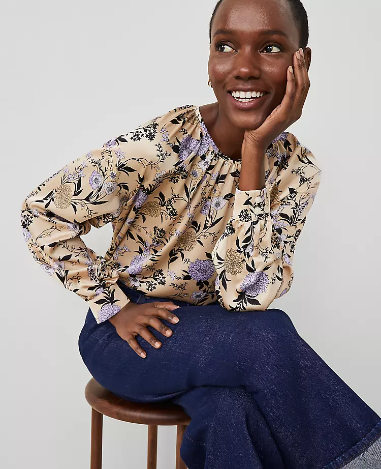 Petite Floral Shirred Raglan Top in Toasted Oat 3 Petite Floral Shirred Raglan Top in Toasted Oat - Image 3