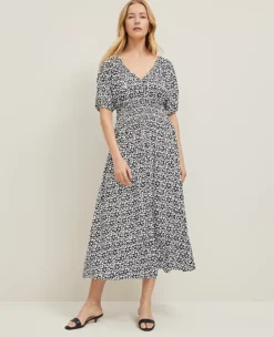 Floral Smocked Puff Sleeve Petite Midi Dress in Black